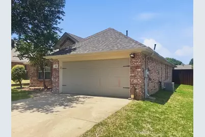 402 Calvary Drive, Euless, TX 76040 - Photo 3