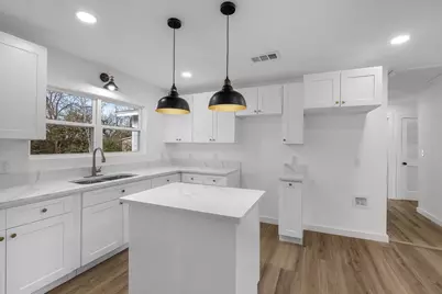 4509 Quails Lane, Fort Worth, TX 76119 - Photo 7