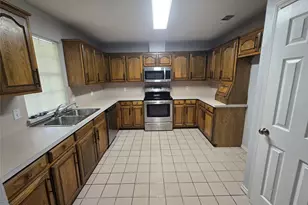 925 Shell Ln, Lancaster, TX 75146 - Photo 11