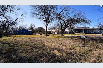 410 E 6th Street, Bonham, TX 75418 - Photo 3