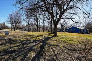 410 E 6th St, Bonham, TX 75418 - Photo 1