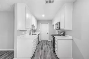 705 NW Hillery St, Burleson, TX 76028 - Photo 9