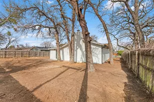 705 NW Hillery St, Burleson, TX 76028 - Photo 27