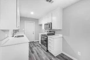 705 NW Hillery St, Burleson, TX 76028 - Photo 11