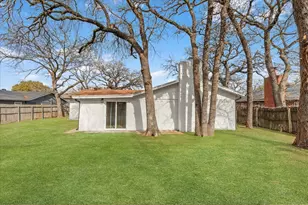 705 NW Hillery St, Burleson, TX 76028 - Photo 23