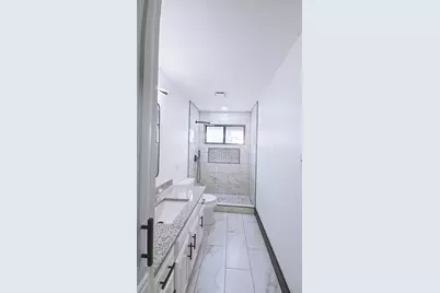 1933 Oakbluff Drive, Carrollton, TX 75007 - Photo 23