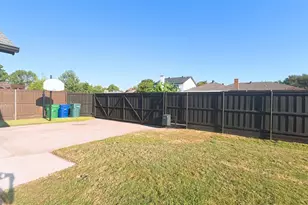 1933 Oakbluff Dr, Carrollton, TX 75007 - Photo 33