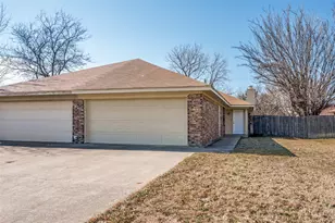 6627 Parkview Dr, North Richland Hills, TX 76182 - Photo 1