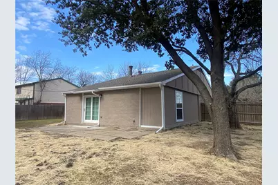 401 Curts Drive, Grand Prairie, TX 75052 - Photo 15