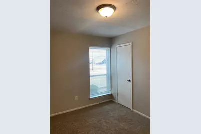 401 Curts Drive, Grand Prairie, TX 75052 - Photo 9