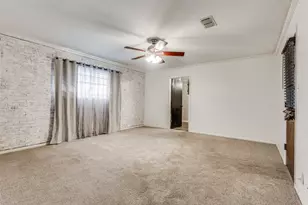 704 W Oak St, Celina, TX 75009 - Photo 25