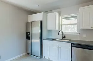 4200 Kenwood Ct, Fort Worth, TX 76103 - Photo 7