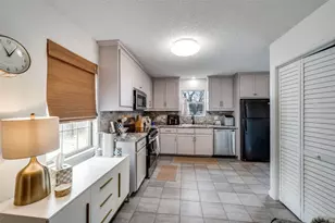 228 E Park St, Little Elm, TX 75068 - Photo 9