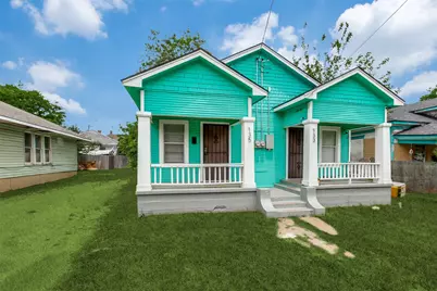 735 W Page Avenue, Dallas, TX 75208 - Photo 1