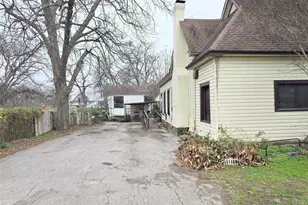 322 Capps St, Marlin, TX 76661 - Photo 3