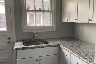 210 W Willingham St, Cleburne, TX 76033 - Photo 7