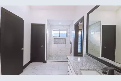 1933 Oakbluff Drive, Carrollton, TX 75007 - Photo 15