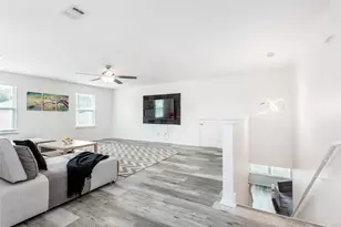 1801 Lynnwood Hills Dr, Fort Worth, TX 76112 - Photo 11