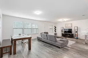 1801 Lynnwood Hills Dr, Fort Worth, TX 76112 - Photo 3