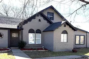 2010 Wesley Dr, Arlington, TX 76012 - Photo 1