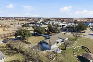 1306 Carr St, Hillsboro, TX 76645 - Photo 3