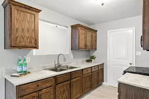 5720 Frisco Ave, Forest Hill, TX 76119 - Photo 13