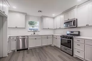 1019 E Walnut St, Hillsboro, TX 76645 - Photo 9