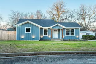 1019 E Walnut St, Hillsboro, TX 76645 - Photo 1