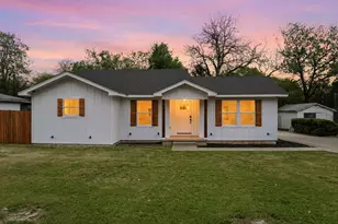 1019 E Walnut St, Hillsboro, TX 76645 - Photo 1