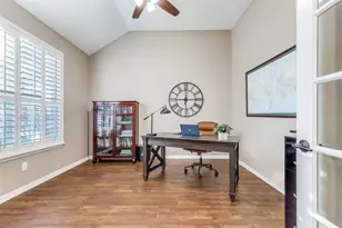 2136 Fountain Dr, Lewisville, TX 75067 - Photo 9