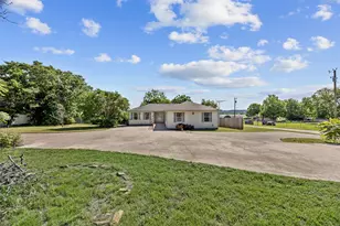 701 N 2nd St, Cranfills Gap, TX 76637 - Photo 3