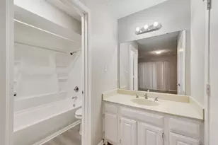 1704 Fieldstone Ct, Arlington, TX 76018 - Photo 11