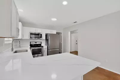 921 Cody Court, River Oaks, TX 76114 - Photo 3