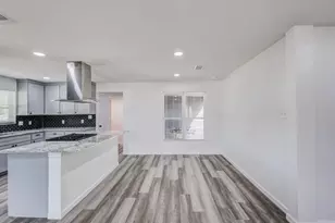 322 NE 29th St, Grand Prairie, TX 75050 - Photo 17