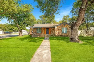 322 NE 29th St, Grand Prairie, TX 75050 - Photo 1