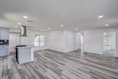 322 NE 29th Street, Grand Prairie, TX 75050 - Photo 3