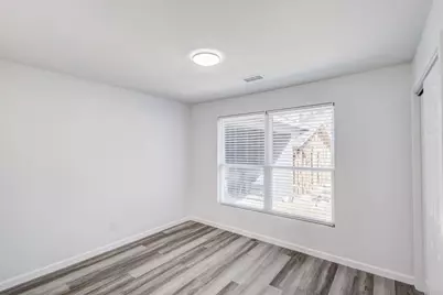 322 NE 29th Street, Grand Prairie, TX 75050 - Photo 7