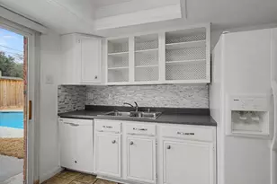 1405 Wind Cave Cir, Plano, TX 75023 - Photo 7