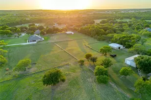 570 W County Rd 714, Burleson, TX 76028 - Photo 1