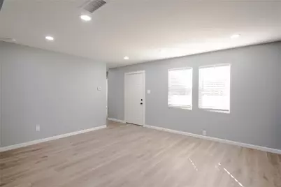 540 Hensley Drive, Grand Prairie, TX 75050 - Photo 11