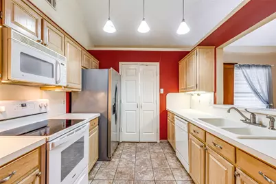 1527 Ranchview Lane, Carrollton, TX 75007 - Photo 11