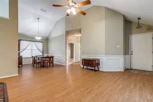 1527 Ranchview Ln, Carrollton, TX 75007 - Photo 5