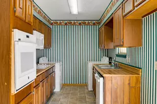 235 Elizabeth Ln, Blossom, TX 75416 - Photo 7