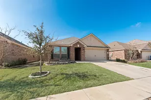 921 First St, Sanger, TX 76266 - Photo 3