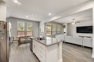 10611 Hidden Holw Dr, Grand Prairie, TX 76065 - Photo 9