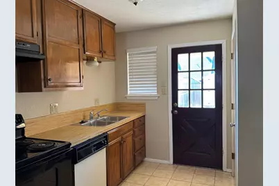 1002 Harbor Lakes Drive, Granbury, TX 76048 - Photo 7