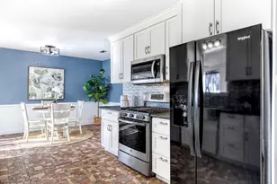 521 Val Oaks Ct, Hurst, TX 76053 - Photo 9