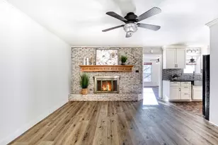 521 Val Oaks Ct, Hurst, TX 76053 - Photo 5