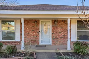 1401 Country Manor Rd, Fort Worth, TX 76134 - Photo 5