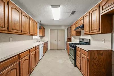 805 Mulkey Lane, Denton, TX 76209 - Photo 5